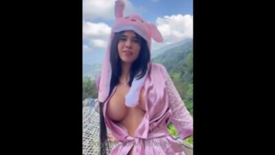 Michelle Rabbit Follando en la Montaña